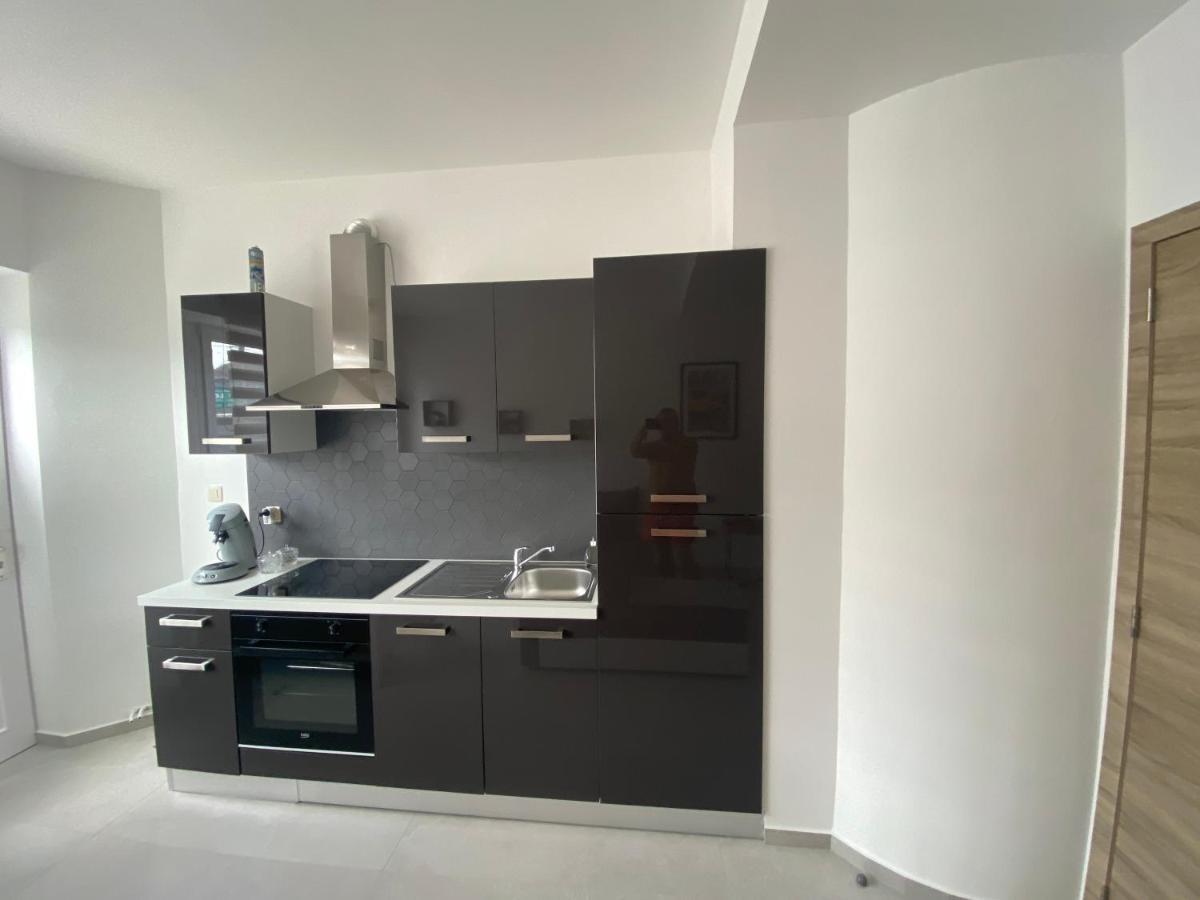 1-C Superbe Appartement Tres Calme Et Bien Decore Charleroi Eksteriør bilde