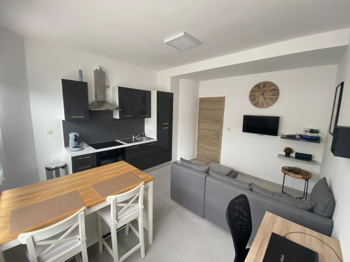 1-C Superbe Appartement Tres Calme Et Bien Decore Charleroi Eksteriør bilde